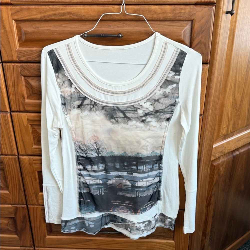 Scenic Print Long Sleeve Top - White and Gray